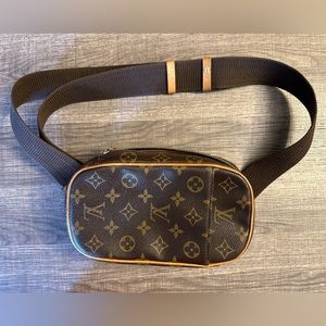 Louis Vuitton Monogram Canvas Fanny Pack Bumbag at 1stDibs  louis vuitton  belt bag, fanny pack louis vuitton, bumbag louis vuitton